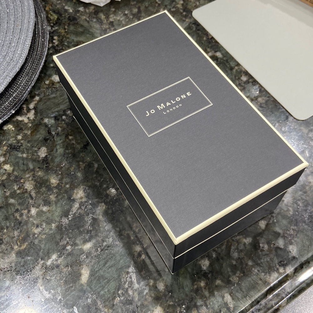 Jo malone gift wrap set with cosmetic bag